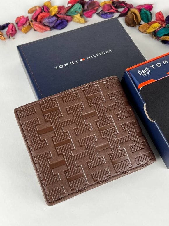 Tommy Hilfiger Molde Leather Passcase Wallet – Brown - Image 3
