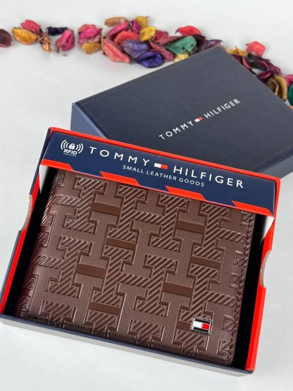 Tommy Hilfiger Molde Leather Passcase Wallet – Brown - Image 2