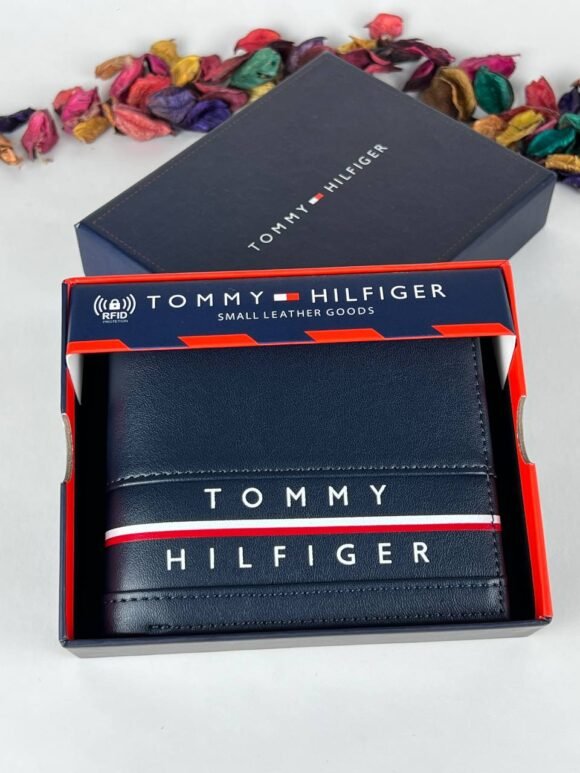 TUMI Men’s Leather Wallet – Elegant & Functional